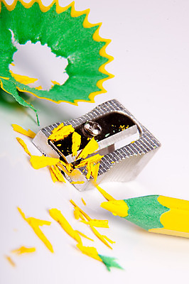 포토 JPG 해외이미지 분홍색 백그라운드 색연필 미술 사람없음 목재 빨간색 초록색 파란색 컬러풀 갈색 노란색 보라색 오브젝트 날카로움 스펙트럼 해외202004 해외포토 나무 컬러 재료 문화예술 학용품 파일형식