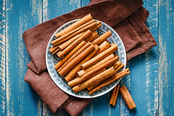 포토 JPG 해외이미지 접시 음식 백그라운드 재료 탁자 디저트 건조 요리 사람없음 장식 갈색 주방 조미료 막대기 달콤 향신료 오브젝트 향 시나몬 해외202004 해외포토 식기 컬러 가구 맛 향미료 파일형식