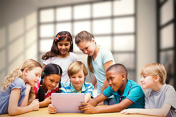 포토 JPG 해외이미지 백인 학생 여자 교육 남자 행복 어린이 의자 창문 교실 학교 하늘 미래 책장 함께함 초등학교 미소 소년 여러명 건물 컴퓨터그래픽 책 빛 학습 도시풍경 태블릿 알약 디지털 스크린 방 터치 긴급 도시 선택 도서관 인도인 책상 신학기 개발 인터페이스 초보 터치스크린 혼혈 해외202004 해외포토 서양인 외국인 건축물 감정 가구 다수 컨셉 표정 사람 동양인 풍경 그래픽 전자제품 스마트기기 약 다문화 파일형식