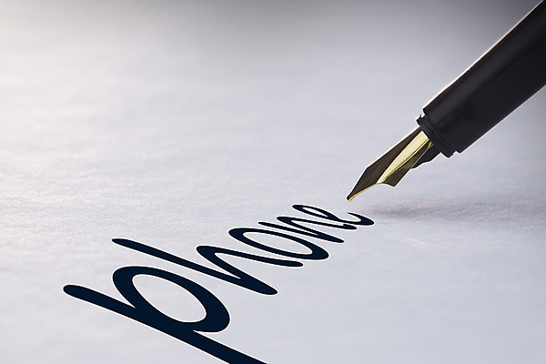 포토 JPG 해외이미지 종이 텍스트 통신 사람없음 단어 스마트폰 만년필 기록 페이지 유행어 해외202004 해외포토 문자 핸드폰 스마트기기 펜 유행 파일형식