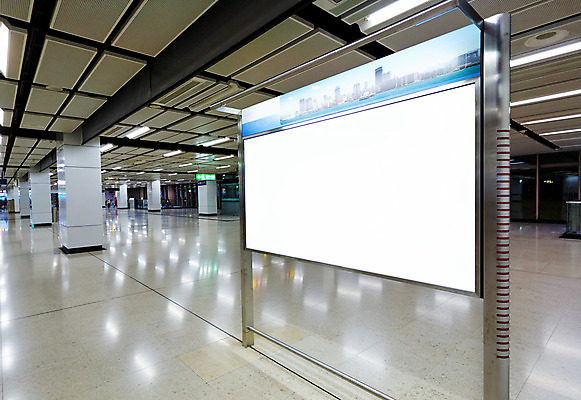 포토 JPG 해외이미지 배너 포스터 도로 여행 교통시설 유리 거리 버스 광고판 사람없음 우주 공백 방 정보 도시 판넬 기다림 메시지 역 승차 알림 사인 캔버스 일반 교외 그만 길가 마케팅 매각 주목 통근 해외202004 해외포토 길 육상교통 교통 모션 재질 대중교통 알림판 시설 출근 판 파일형식