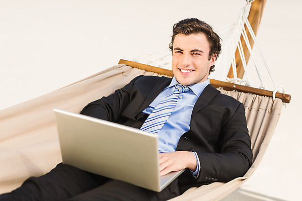 포토 JPG 해외이미지 백인 라이프스타일 남자 행복 휴가 따뜻함 한명 사람 정장 성인 야외 노트북 컴퓨터 햇빛 평화 맑음 자유 비즈니스맨 성인남자한명만 해외202004 해외포토 서양인 1 옷 감정 컨셉 비즈니스 날씨 생활 전자제품 태양 직장인 남자한명만 성인남자만 파일형식