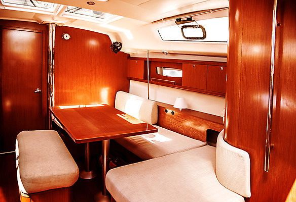 포토 JPG 해외이미지 디자인 계절 스포츠 바다 여행 요트 창문 교통시설 탁자 바람 휴가 항해 실내 따뜻함 사람없음 내부 목재 물 소파 평화 상점 방 침대 보트 고급 작음 큼 크루즈 리빙 스타일 안락 해외202004 해외포토 자연요소 나무 가구 교통 컨셉 배_교통 의자 재료 날씨 크기 시설 파일형식