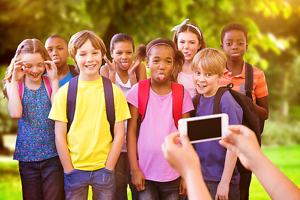 포토 JPG 해외이미지 나무 식물 백인 학생 공원 여자 교육 남자 행복 길 어린이 잎 벤치 통신 학교 자연 휴식 초등학교 미소 풍경 소년 초원 여러명 초록색 스마트폰 학습 평화 검은색 사진촬영 유치원 자유 탐험 성장 전원 잡기 홀 복도 고독 디지털카메라 연결 땅 인도인 무선전화기 전화기 신학기 그림 다이얼 내추럴 도피 개발 초보 혼혈 해외202004 해외포토 서양인 외국인 공공시설 감정 컬러 다수 컨셉 의자 모션 표정 사람 동양인 핸드폰 스마트기기 카메라 촬영 공간 전기에너지 생태계 다문화 파일형식