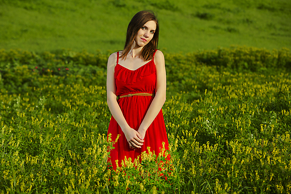 포토 JPG 해외이미지 라이프스타일 드레스 여자 행복 여행 밭 자연 하늘 건강 한명 미소 사람 풍경 초원 야외 빨간색 초록색 여름 유행 맑음 봄 기쁨 자유 신선 무료 해외202004 해외포토 1 옷 계절 감정 컬러 컨셉 농업 날씨 표정 생활 생태계 파일형식