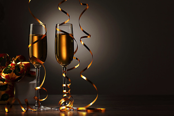 포토 JPG 해외이미지 디자인 기념일 행복 리본 음료 백그라운드 크리스마스 겨울 검은배경 새로움 기념 선물 사랑 사람없음 빛 상자 파티 축제 낭만 축하 알코올 샴페인 샴페인잔 해외202004 해외포토 계절 감정 컨셉 술잔 주류 이벤트 검은색 파일형식