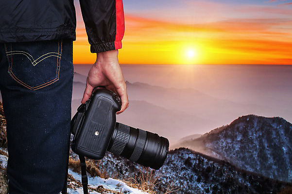 포토 JPG 해외이미지 백인 구름 모델 직업 응시 남자 행복 중년 여행 포즈 백그라운드 밭 가방 자연 하늘 날씨 사람 풍경 초원 성인 취미 사람없음 야외 옆모습 여름 빛 카메라 일출 일몰 봄 장비 수확 중앙 발사 사진사 손목시계 그림 열정 주말 삼각대 내추럴 해외202004 해외포토 자연요소 서양인 시선 잡화 계절 감정 뷰포인트 시계 농업 장신구 전자제품 노을 작가 생태계 파일형식
