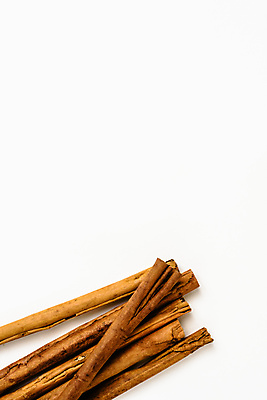 포토 JPG 해외이미지 음료 음식 백그라운드 재료 디저트 건조 요리 사람없음 장식 갈색 주방 흰색 조미료 막대기 달콤 향신료 오브젝트 고립 시나몬 해외202004 해외포토 컬러 맛 향미료 파일형식