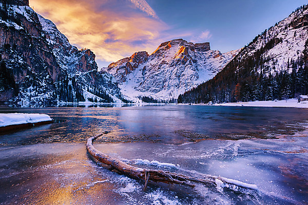 포토 JPG 해외이미지 나무 구름 공원 유럽 호수 여행 겨울 자연 하늘 아침 산 풍경 사람없음 야외 물 반사 일출 계곡 냉동 얼음 침묵 일몰 놀람 이탈리아 숲 서리 알프스 전국 절정 해외202004 해외포토 주간 자연요소 식물 계절 공공시설 감정 나라 표정 노을 소리 생태계 파일형식