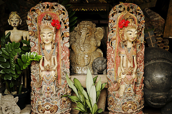 포토 JPG 해외이미지 전통 아시아 미술 동양인 사람없음 장식 조각상 숫자 발리 인도네시아 기념품 목각 이국적 해외202004 해외포토 문자 나라 섬 문화예술 인종 조형물 오브젝트 파일형식