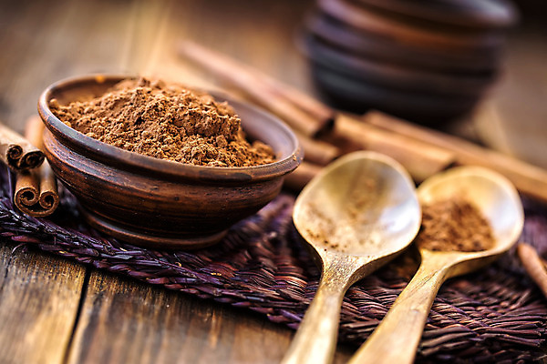 포토 JPG 해외이미지 음식 백그라운드 재료 탁자 요리 사람없음 갈색 주방 숟가락 조미료 막대기 사발 달콤 향신료 향료 향 시나몬 해외202004 해외포토 컬러 가구 수저 사기그릇 맛 향기 냄새 향미료 파일형식