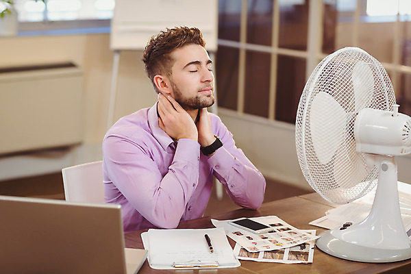 포토 JPG 해외이미지 백인 직업 남자 행복 회사 비즈니스 휴식 수염 실내 한명 사람 앉기 20대 노트북 컴퓨터 펜 턱괴기 비즈니스맨 디자이너 문서 해외202004 해외포토 서양인 1 감정 컨셉 모션 청년 내부 전자제품 필기구 직장인 파일형식