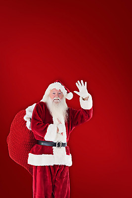 포토 JPG 해외이미지 노년 남자 크리스마스 한명 들기 상반신 앞모습 빨간색 산타클로스 보따리 손인사 노인남자한명만 해외202004 해외포토 1 기념일 뷰포인트 컬러 모션 사람 성인 인사 남자한명만 노인남자만 파일형식