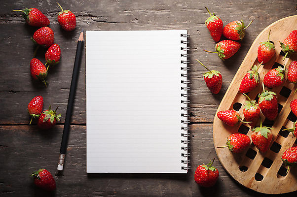 포토 JPG 해외이미지 디자인 백그라운드 과일 비즈니스 텍스트 벽지 딸기 아침 아이디어 직장 건강 요리 사람없음 농작물 스터디 연필 우주 다이어리 공책 공백 수확 시골 신선 그리기 달콤 맛 잡지 유기농 문서 복고 페이지 시트 내추럴 패드 스타일 맛있는 해외202004 해외포토 주간 웰빙 컨셉 농업 회사 모션 문구용품 학용품 간행물 학습 필기구 사무용품 파일형식