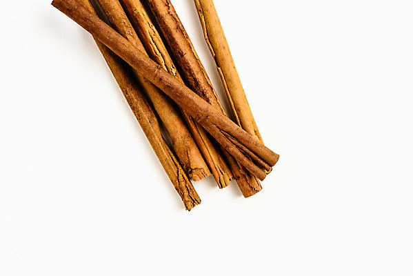 포토 JPG 해외이미지 음료 음식 백그라운드 재료 디저트 건조 요리 사람없음 장식 갈색 주방 흰색 조미료 막대기 달콤 향신료 오브젝트 고립 시나몬 해외202004 해외포토 컬러 맛 향미료 파일형식