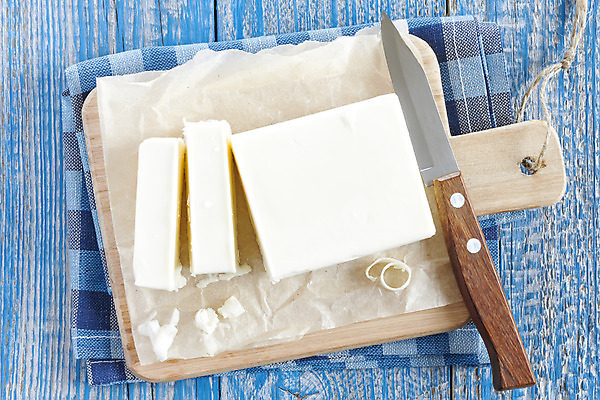 포토 JPG 해외이미지 음식 조각 백그라운드 다이어트 재료 탁자 주택 요리 사람없음 목재 초록색 파란색 빛 주방 블록 펼침 우유 흰색 시골 신선 칼 아침식사 기름 상품 자르기 먹기 크림 큐브 묘사 싱글 슬라이스 레시피 칼로리 버터 내추럴 해로움 해외202004 해외포토 나무 컬러 가구 컨셉 모션 유제품 건강 건물 식사 파일형식