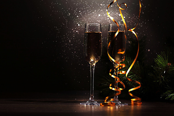 포토 JPG 해외이미지 디자인 기념일 행복 리본 음료 백그라운드 크리스마스 겨울 검은배경 새로움 기념 선물 사랑 사람없음 빛 상자 파티 축제 낭만 축하 알코올 샴페인 샴페인잔 해외202004 해외포토 계절 감정 컨셉 술잔 주류 이벤트 검은색 파일형식