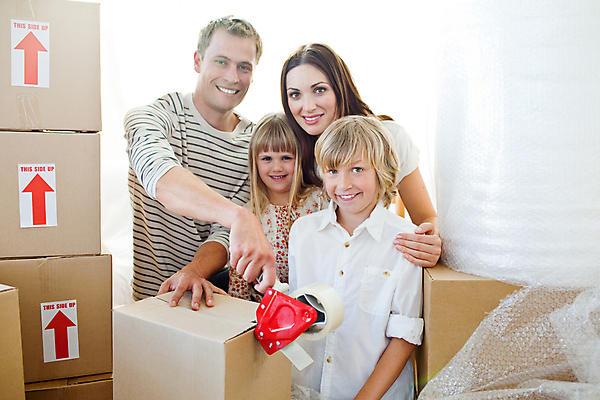 포토 JPG 해외이미지 백인 라이프스타일 여자 딸 행복 아들 어린이 가족 모션 놀이 엄마 새로움 아파트 주택 사람 소년 여러명 성인 상자 기쁨 방 아빠 플랫 흥분 짐싸기 판지 해외202004 해외포토 서양인 남자 감정 다수 컨셉 관계 건물 생활 파일형식