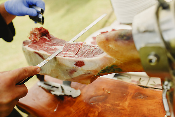 포토 JPG 해외이미지 식기 접시 음식 결혼 탁자 치즈 이벤트 사람없음 파티 요식업 식당 식사 저녁식사 낭만 흰색 축하 우아함 맛 먹기 서비스 메뉴 설정 점심식사 식욕 진짜 해외202004 해외포토 산업 컬러 가구 컨셉 모션 유제품 상점 파일형식