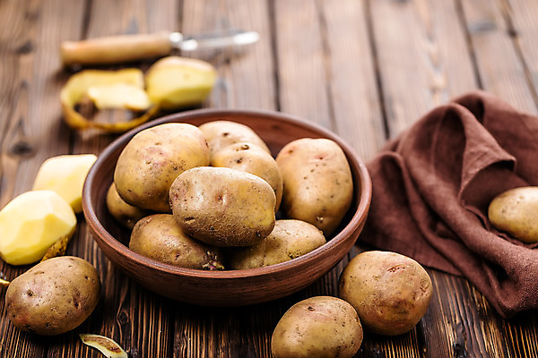 포토 JPG 해외이미지 접시 음식 백그라운드 농업 다이어트 채소 탁자 새로움 주택 감자 건강 요리 사람없음 목재 물 갈색 노란색 쌓기 주방 어둠 수확 껍질 흰색 기구 공구 시골 신선 칼 피부 준비 유기농 날것 뿌리 소금 레시피 내추럴 녹말 생식 채식주의자 비건 해외202004 해외포토 자연요소 나무 식기 웰빙 산업 컬러 가구 컨셉 재료 모션 건물 신체부위 도구 채식 파일형식