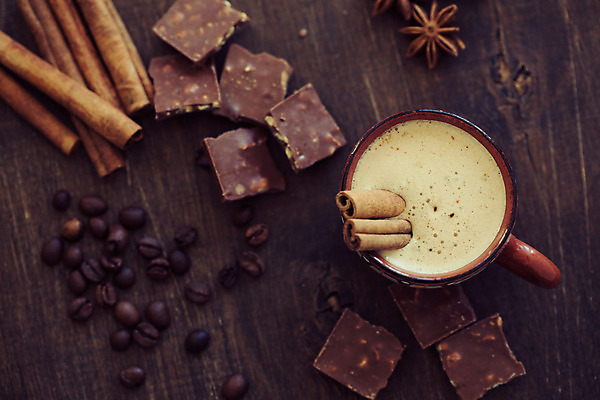 포토 JPG 해외이미지 라이프스타일 커피 음료 음식 탁자 디저트 따뜻함 사람없음 컵 갈색 초콜릿 거품 머그컵 뜨거움 액체 막대기 달콤 향신료 코코아 라떼 해외202004 해외포토 식기 컬러 가구 생활 맛 향미료 파일형식
