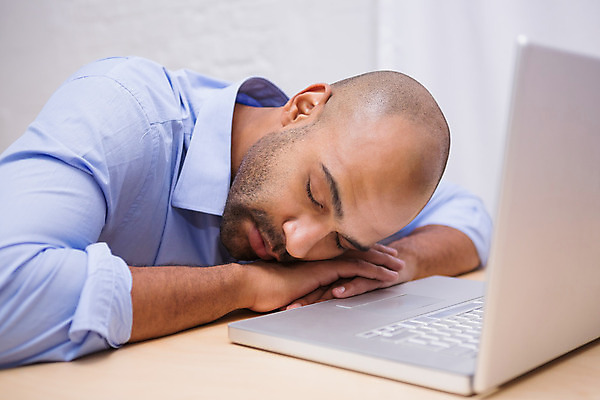 포토 JPG 해외이미지 남자 탁자 휴식 직장 실내 피곤 한명 사람 앉기 성인 30대 노트북 컴퓨터 사무실 비즈니스맨 책상 대머리 해외202004 해외포토 1 헤어스타일 가구 컨셉 회사 비즈니스 모션 내부 장년 전자제품 직장인 파일형식