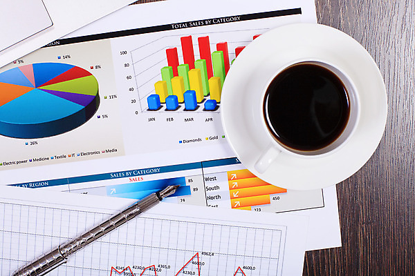 포토 JPG 해외이미지 종이 컨셉 회사 비즈니스 통계 탁자 그래프 직장 사람없음 사무실 펜 볼펜 자료 계산기 정보 키보드 업무 계획 오브젝트 보고서 문서 해외202004 해외포토 가구 문구용품 필기구 장비 작업 파일형식