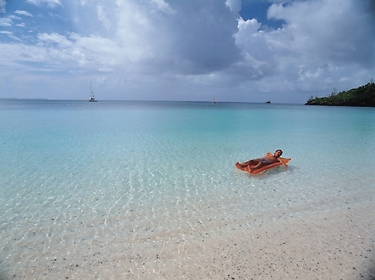 포토 JPG 주간 구름 해외풍경 사계절 계절 남자 바다 백그라운드 자연 하늘 한명 사람 풍경 해변 야외 여름 모래사장 대서 남자만 남자한명만 국내포토 자연요소 1 해외 절기 생태계 파일형식