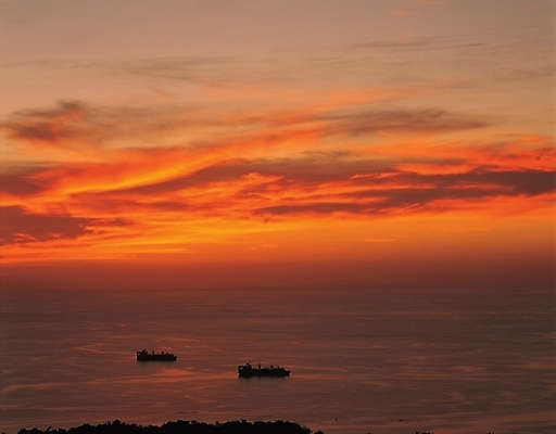 포토 JPG 주간 구름 바다 배경화면 백그라운드 자연 하늘 풍경 사람없음 야외 일출 노을 일몰 선박 국내포토 자연요소 수상교통 생태계 파일형식