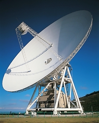 포토 JPG 주간 시설물 건축물 현대건축 건축 산업 과학 하늘 정보통신 산 첨단산업 안테나 사람없음 야외 위성안테나 위성장비 접시안테나 국내포토 자연요소 통신 장비 정보 파일형식