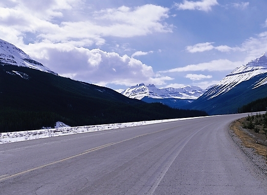포토 JPG 주간 구름 해외풍경 시설물 현대건축 건축 도로 설경 겨울 자연 하늘 산 풍경 사람없음 야외 토목시설 국내포토 자연요소 해외 건축물 계절 길 교통시설 시설 생태계 파일형식