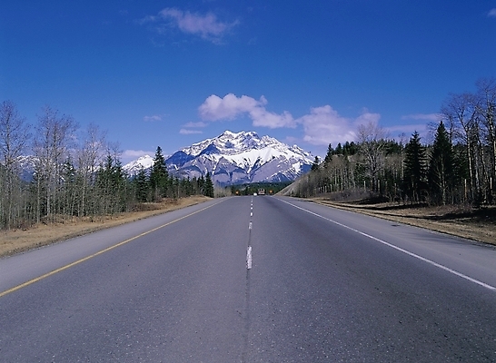 포토 JPG 주간 시설물 사계절 계절 현대건축 건축 도로 겨울 자연 하늘 산 풍경 사람없음 야외 토목시설 국내포토 자연요소 건축물 길 교통시설 시설 생태계 파일형식