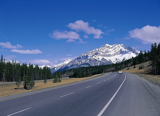 포토 JPG 주간 시설물 사계절 계절 현대건축 건축 도로 겨울 자연 하늘 산 풍경 사람없음 야외 토목시설 국내포토 자연요소 건축물 길 교통시설 시설 생태계 파일형식