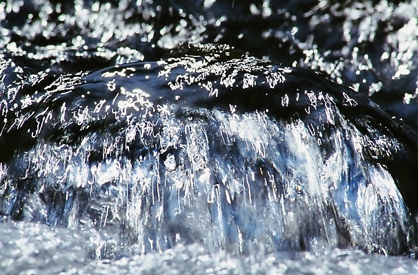포토 JPG 주간 자연 물줄기 근접촬영 사람없음 야외 물 깨끗함 맑음 물방울 투명 국내포토 자연요소 뷰포인트 컨셉 날씨 생태계 파일형식
