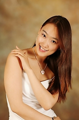 포토 JPG 스튜디오촬영 모델 여자 포즈 모션 실내 한명 미소 사람 상반신 20대 성인 뷰티 한국인 여자만 여자한명만 성인여자만 청년만 청년여자만 성인한명만 청년여자한명만 성인여자한명만 성인만 국내포토 1 표정 동양인 청년 내부 파일형식