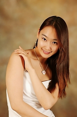 포토 JPG 스튜디오촬영 모델 여자 포즈 모션 실내 한명 미소 사람 상반신 20대 성인 뷰티 한국인 여자만 여자한명만 성인여자만 청년만 청년여자만 성인한명만 청년여자한명만 성인여자한명만 성인만 국내포토 1 표정 동양인 청년 내부 파일형식