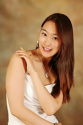 포토 JPG 스튜디오촬영 모델 여자 포즈 모션 실내 한명 미소 사람 상반신 20대 성인 뷰티 한국인 여자만 여자한명만 성인여자만 청년만 청년여자만 성인한명만 청년여자한명만 성인여자한명만 성인만 국내포토 1 표정 동양인 청년 내부 파일형식