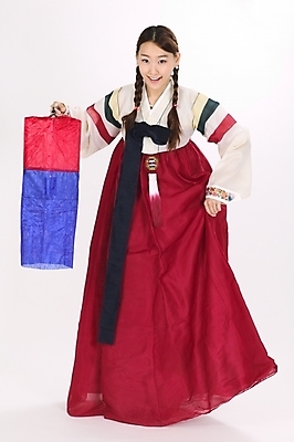 포토 JPG 스튜디오촬영 전신 모델 한국전통 전통 여자 명절 포즈 모션 실내 한명 서기 사람 20대 성인 한국인 전통의상 한복 청사초롱 노리개 여자만 여자한명만 성인여자만 청년만 청년여자만 성인한명만 청년여자한명만 성인여자한명만 성인만 국내포토 1 기념일 전통소품 한국 동양인 청년 내부 초롱 파일형식