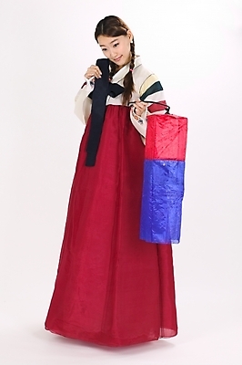 포토 JPG 스튜디오촬영 전신 모델 한국전통 전통 여자 명절 포즈 모션 실내 한명 서기 사람 20대 성인 한국인 전통의상 한복 청사초롱 여자만 여자한명만 성인여자만 청년만 청년여자만 성인한명만 청년여자한명만 성인여자한명만 성인만 국내포토 1 기념일 한국 동양인 청년 내부 초롱 파일형식