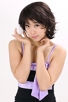 포토 JPG 스튜디오촬영 모델 여자 포즈 모션 실내 한명 사람 상반신 20대 성인 뷰티 한국인 화장용품 파우더퍼프 여자만 여자한명만 성인여자만 청년만 청년여자만 성인한명만 청년여자한명만 성인여자한명만 성인만 국내포토 1 동양인 청년 내부 화장품 미용용품 파일형식