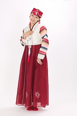 포토 JPG 스튜디오촬영 전신 모델 한국전통 전통 여자 명절 포즈 모션 새해 실내 한명 서기 사람 20대 성인 설날 한국인 전통의상 한복 노리개 머리장식 조바위 여자만 여자한명만 성인여자만 청년만 청년여자만 성인한명만 청년여자한명만 성인여자한명만 성인만 국내포토 1 기념일 전통소품 한국 동양인 청년 내부 장식 파일형식