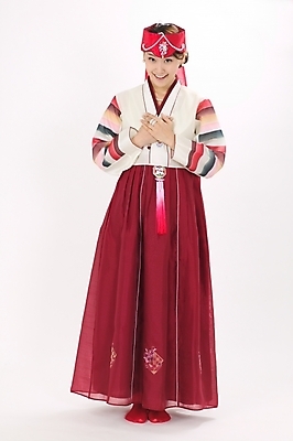 포토 JPG 스튜디오촬영 전신 모델 한국전통 전통 여자 명절 포즈 모션 새해 실내 한명 서기 사람 손짓 20대 성인 설날 한국인 전통의상 한복 노리개 머리장식 조바위 여자만 여자한명만 성인여자만 청년만 청년여자만 성인한명만 청년여자한명만 성인여자한명만 성인만 국내포토 1 기념일 전통소품 한국 동양인 청년 내부 장식 파일형식