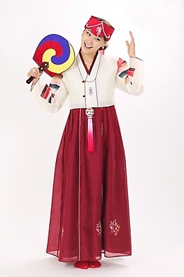 포토 JPG 스튜디오촬영 전신 모델 한국전통 전통 여자 명절 포즈 모션 새해 실내 한명 서기 사람 손짓 20대 성인 설날 한국인 부채 전통의상 한복 노리개 머리장식 조바위 여자만 여자한명만 성인여자만 청년만 청년여자만 성인한명만 청년여자한명만 성인여자한명만 성인만 국내포토 1 기념일 전통소품 한국 동양인 청년 내부 장식 파일형식