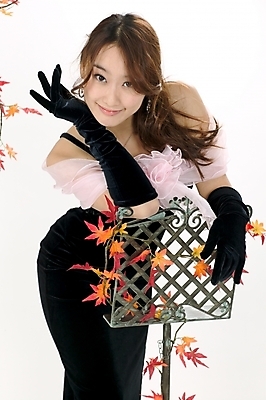 포토 JPG 스튜디오촬영 모델 직업 드레스 여자 포즈 단풍 낙엽 모션 실내 한명 서기 미소 사람 이벤트 상반신 20대 성인 한국인 가수 보면대 성악가 여자만 여자한명만 성인여자만 청년만 청년여자만 성인한명만 청년여자한명만 성인여자한명만 성인만 국내포토 1 옷 음악 잎 표정 동양인 청년 내부 음악가 파일형식