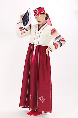 포토 JPG 스튜디오촬영 전신 모델 한국전통 전통 여자 명절 포즈 모션 새해 실내 한명 서기 사람 손짓 20대 성인 설날 한국인 부채 전통의상 한복 노리개 머리장식 조바위 여자만 여자한명만 성인여자만 청년만 청년여자만 성인한명만 청년여자한명만 성인여자한명만 성인만 국내포토 1 기념일 전통소품 한국 동양인 청년 내부 장식 파일형식