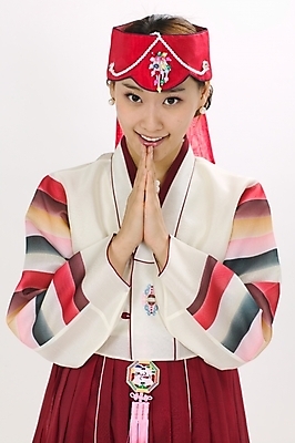 포토 JPG 스튜디오촬영 모델 한국전통 전통 여자 명절 포즈 모션 새해 실내 한명 서기 사람 손짓 상반신 20대 성인 설날 한국인 전통의상 한복 노리개 머리장식 조바위 여자만 여자한명만 성인여자만 청년만 청년여자만 성인한명만 청년여자한명만 성인여자한명만 성인만 국내포토 1 기념일 전통소품 한국 동양인 청년 내부 장식 파일형식