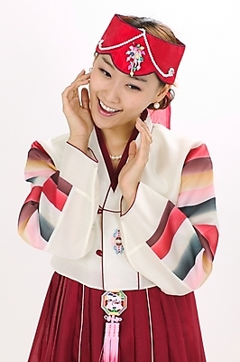 포토 JPG 스튜디오촬영 모델 한국전통 전통 여자 명절 포즈 모션 새해 실내 한명 서기 사람 손짓 상반신 20대 성인 설날 한국인 전통의상 한복 노리개 머리장식 조바위 여자만 여자한명만 성인여자만 청년만 청년여자만 성인한명만 청년여자한명만 성인여자한명만 성인만 국내포토 1 기념일 전통소품 한국 동양인 청년 내부 장식 파일형식