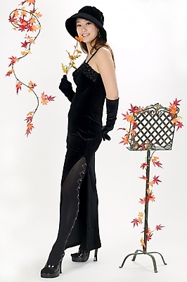 포토 JPG 스튜디오촬영 전신 모델 직업 모자 드레스 여자 포즈 단풍 낙엽 모션 실내 한명 서기 미소 사람 이벤트 20대 성인 한국인 가수 보면대 성악가 여자만 여자한명만 성인여자만 청년만 청년여자만 성인한명만 청년여자한명만 성인여자한명만 성인만 국내포토 1 잡화 옷 음악 잎 표정 동양인 청년 내부 음악가 파일형식