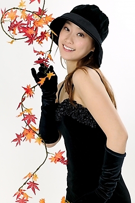 포토 JPG 스튜디오촬영 모델 모자 드레스 여자 포즈 단풍 모션 실내 한명 미소 사람 이벤트 상반신 20대 성인 한국인 여자만 여자한명만 성인여자만 청년만 청년여자만 성인한명만 청년여자한명만 성인여자한명만 성인만 국내포토 1 잡화 옷 잎 표정 동양인 청년 내부 파일형식