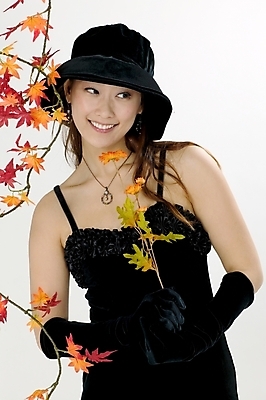 포토 JPG 스튜디오촬영 모델 모자 드레스 여자 포즈 단풍 낙엽 모션 실내 한명 미소 사람 이벤트 상반신 20대 성인 한국인 보면대 여자만 여자한명만 성인여자만 청년만 청년여자만 성인한명만 청년여자한명만 성인여자한명만 성인만 국내포토 1 잡화 옷 음악 잎 표정 동양인 청년 내부 파일형식